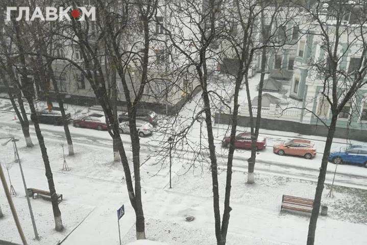 У Києві випав перший сніг (фото, відео)