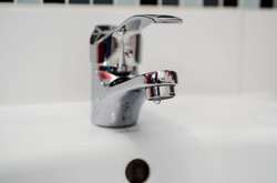 Частина Києва на добу залишилася без води через аварії (адреси)