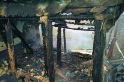 Будинок згорів дотла