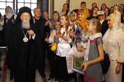 Катя Бужинская вместе с детьми преподнесла Вселенскому патриарху Варфоломею необычный подарок