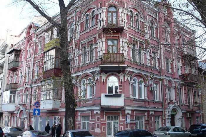 У центрі Києва замерзає житловий будинок. Мешканці звернулись до Кличка і Гройсмана