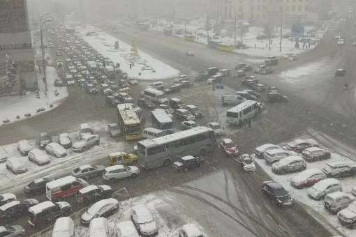 Перший сніг: у Києві за півдня зафіксовано майже три сотні ДТП