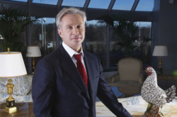 Мільярдер Косюк виганяє з «Нашої ряби» працівників, які виглядають нещасними