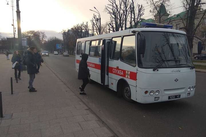 У Черкасах на страйк маршрутників відповіли флешмобом #підвезу