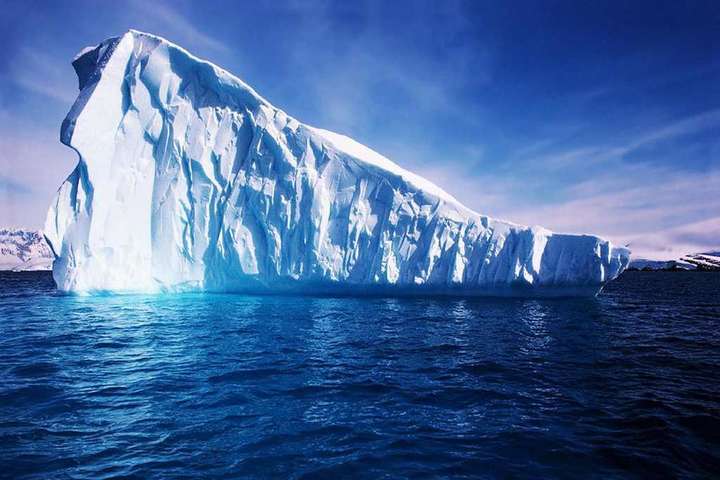 Сорок лет движения айсбергов Антарктиды уместили в 50-секундное видео
