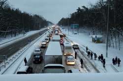 Перший сніг в Україні: Омелян нарахував понад тисячу ДТП за добу 