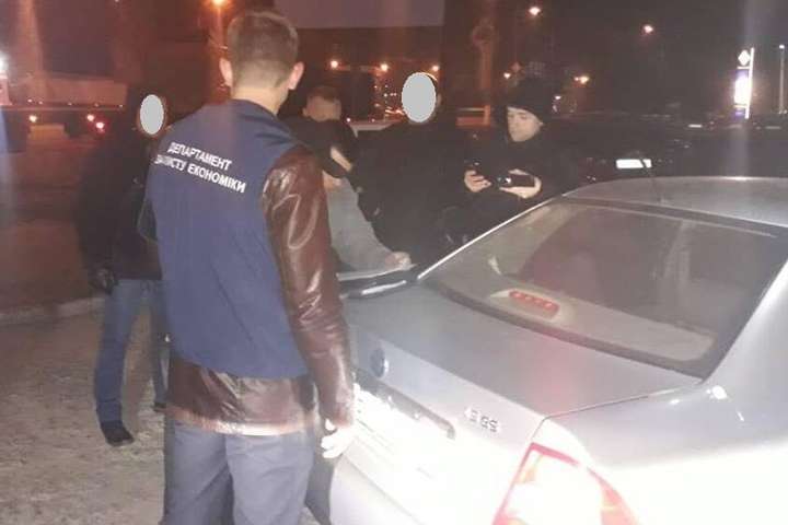 Чиновника Миколаївської міськради затримали за хабарництво 