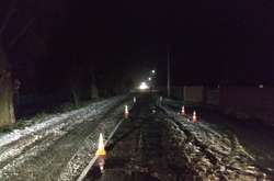 Автомобіль збив дітей, які йшли узбіччям у попутному напрямку