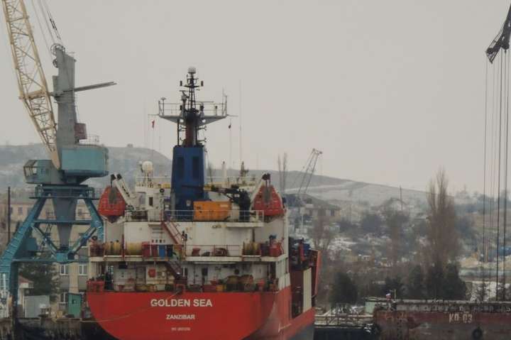 Украина арестовала 15 судов, которые заходили в порты оккупированного Крыма