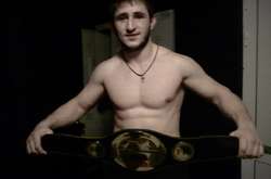 Відомого бійця ММА заарештували у день народження