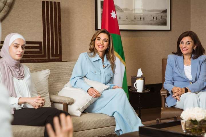 Королева Йорданії з’явилась у костюмі українського бренду