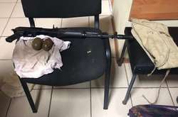 СБУ затримала чоловіка, який у сумці з подвійним дном віз зброю в Росію