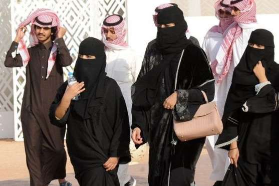 В Саудовской Аравии женщины протестуют против ограничений в выборе одежды