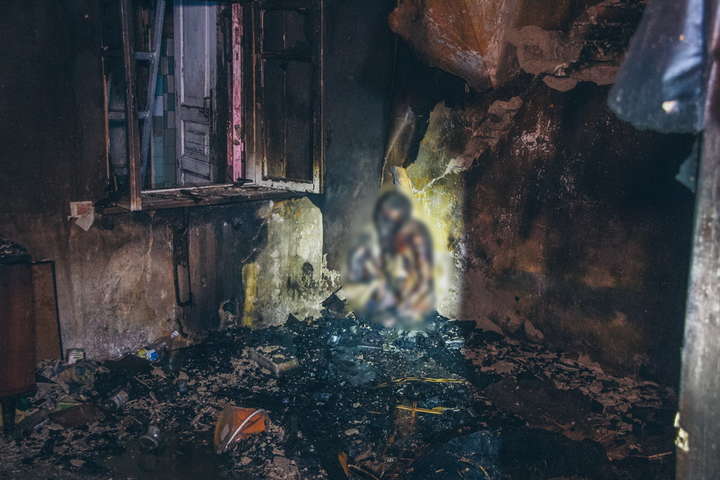 У будинку в Києві заживо згорів чоловік