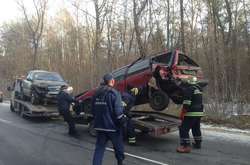 Рятувальники витягли автомобілі з кювету і погрузили на евакуатор