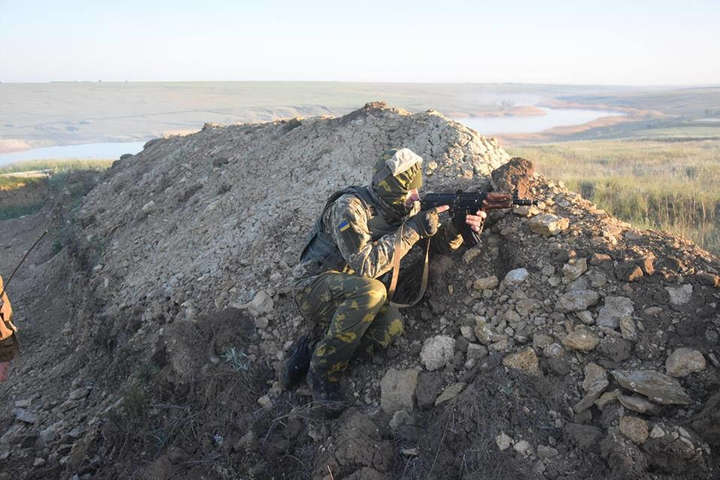 Окупанти на Донбасі гатили з мінометів. Один військовий загинув