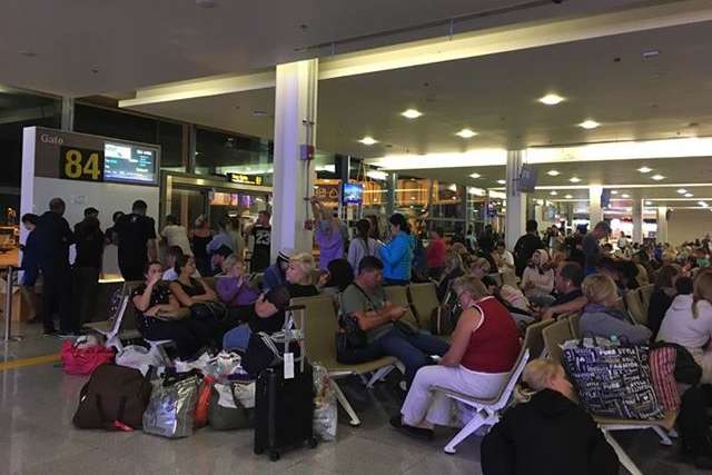 В аеропорту Таїланду застрягли близько 300 українців