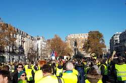 «Бензинові» протести у Франції: одна людина загинула, понад 200 травмованих