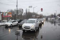  Початок нового тижня розпочнеться з мокрого снігу та ожеледиць 