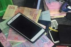 Правоохоронці затримали поліцейського на одній з центральних вулиць Одеси