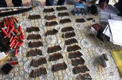 Поліція вилучила в будинку на Луганщині великий арсенал зброї