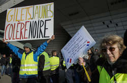 Протест «жовтих жилетів»: уряд Франції відмовився йти на поступки демонстрантам