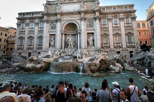 У Римі штрафуватимуть за вживання алкоголю на вулиці та купання у фонтанах