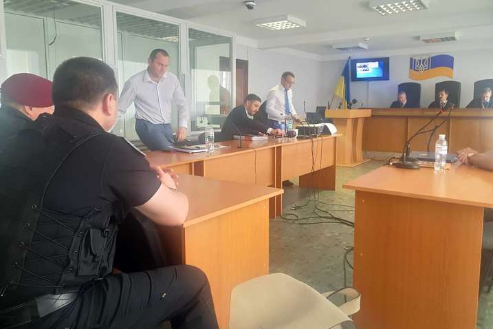 Адвокат повідомив в суді, що Янукович отримав травму хребта