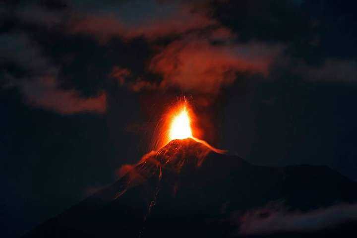 В Гватемалі через виверження вулкану оголосили евакуацію 