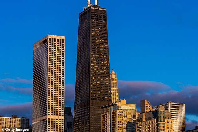 У Чикаго ліфт з людьми впав з 95 поверху хмарочоса