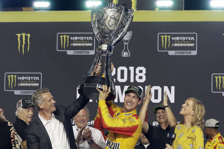 Джоуї Логано вперше у кар'єрі став чемпіоном NASCAR
