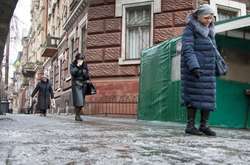 Киянам радять під час ожеледиці бути обережними і не поспішати