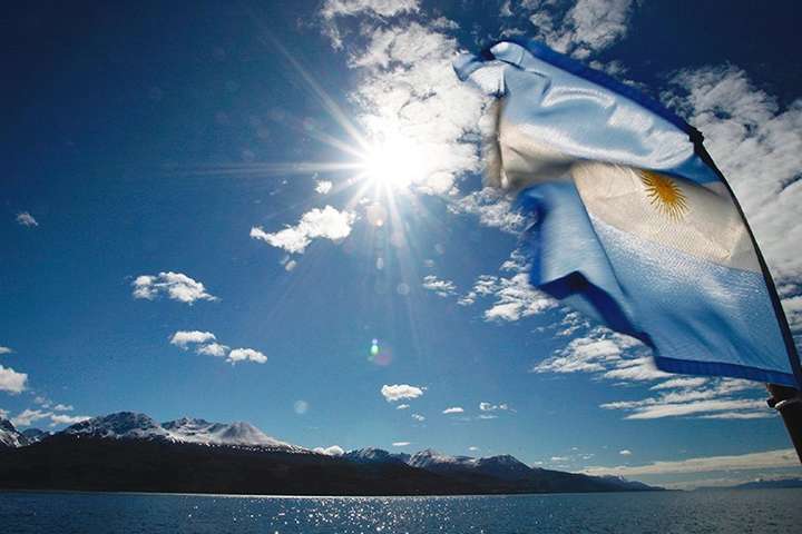 Министр обороны Аргентины назвал трату $4 млрд на поднятие затонувшей подлодки безрассудством