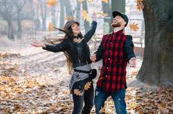 Влад Яма с женой снялись в осенней фотосессии