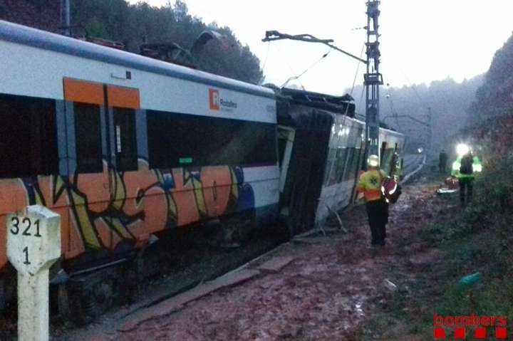 В Іспанії через зсув грунту зійшов з рейок поїзд, є жертви 
