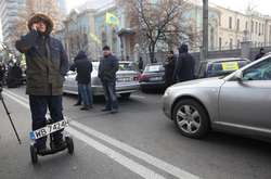 Вулицю Грушевського заблоковано через протести «євробляхерів»