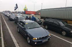 «Євробляхери» блокують трасу Одеса – Київ (фото, відео)