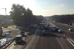 Через ДТП на трасі утворився затор у напрямку Києва