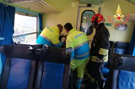 В Італії пасажирський поїзд потрапив у торнадо