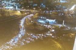  Проспект Возз'єднання стоїть у заторах&nbsp; 