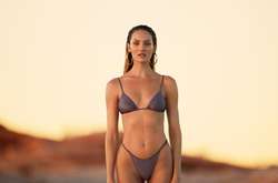 Кэндис Свэйнпоул в купальниках блеснула стройной фигурой