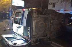 ДТП на Молдаванці: автомобіль охоронної фірми перевернув «швидку»