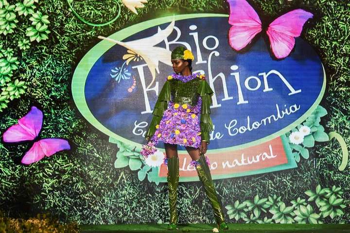 В Колумбии состоялся модный показ одежды, изготовленной из растений
