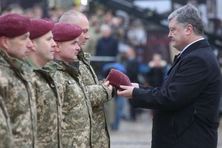 Порошенко привітав воїнів з Днем десантно-штурмових військ