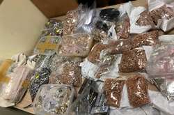 В аеропорту Львова СБУ затримала контрабандиста, який віз 17 кг золота