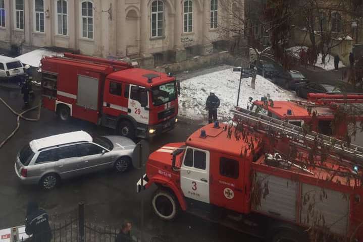 У Львові загорілася обласна лікарня (фото)
