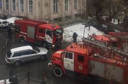  З верхніх поверхів лікарні проводиться евакуація пацієнтів та персоналу медичного закладу 