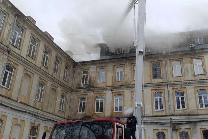 Пожежа у Львівській обласній лікарні: рятувальники повідомили подробиці