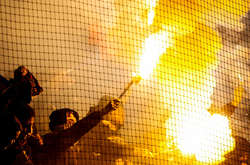 У Росії хочуть карати клуби матчами за порожніх трибунам за піротехніку