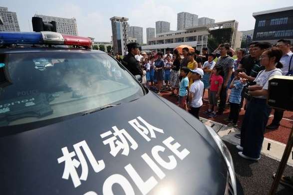 У Китаї авто в’їхало у натовп дітей: 5 загиблих, 18 поранених